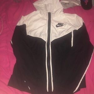 Nike windbreaker size small